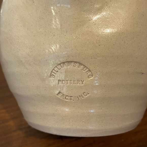 8” Williamsburg Pottery Fact. Inc excellent condition - Picture 2 of 10